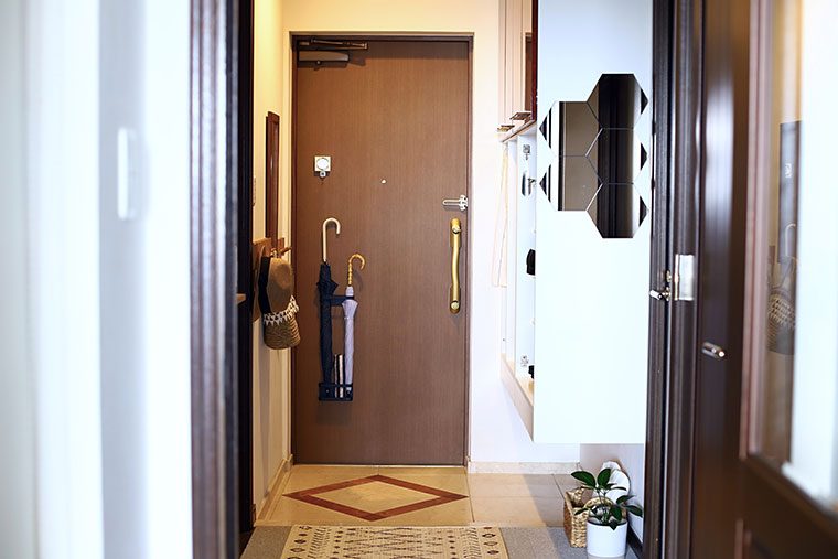 置き場がない・水たまりが嫌…狭い玄関で「傘」をスッキリ収納するコツと技アリ傘立て