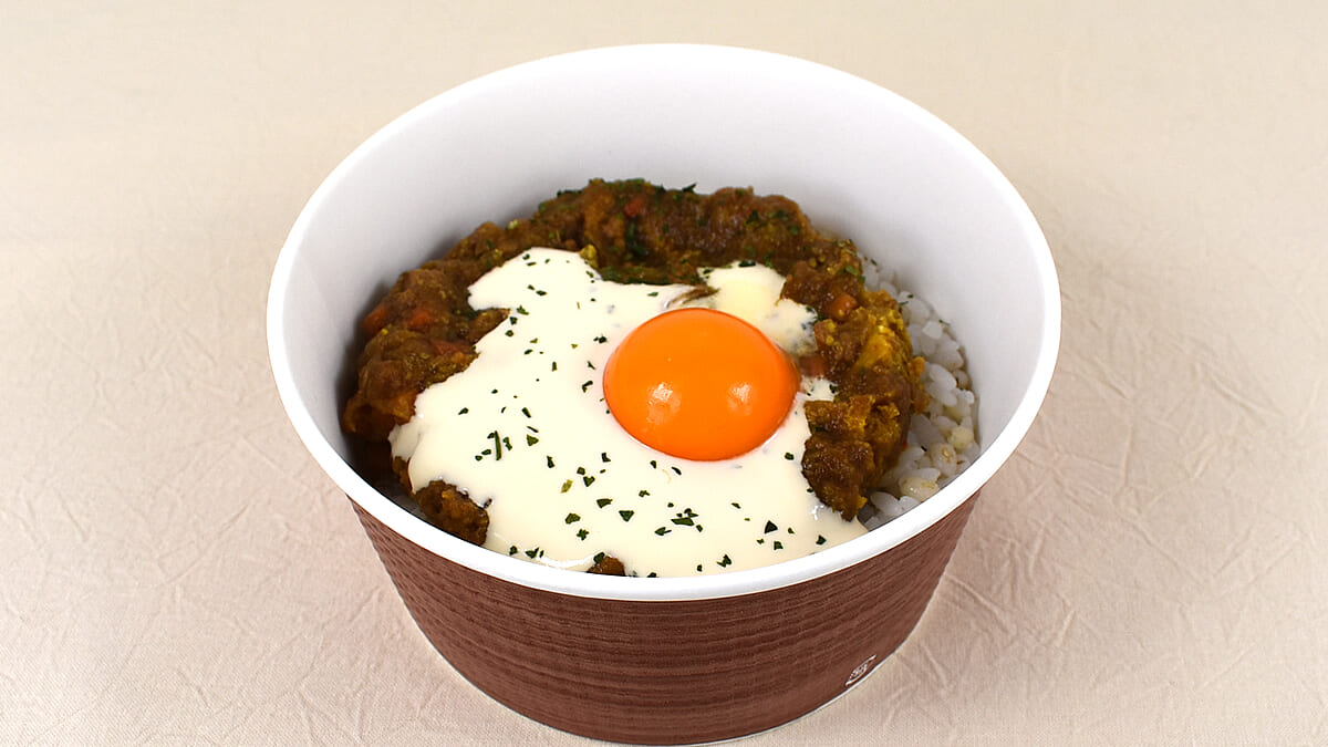 スーパーフード“もち麦”とキーマカレーの相性抜群！ 体にも優しい「Choi チーズがとろけるキーマカレー」（ローソン）を実食
