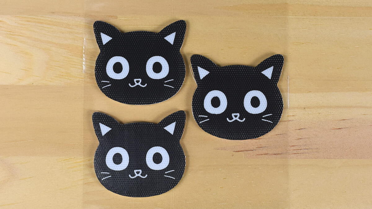 ただのシールじゃない！ ワンタッチでふきんやスポンジがくっ付く「ネコの便利キャッチフック3個入」レビュー