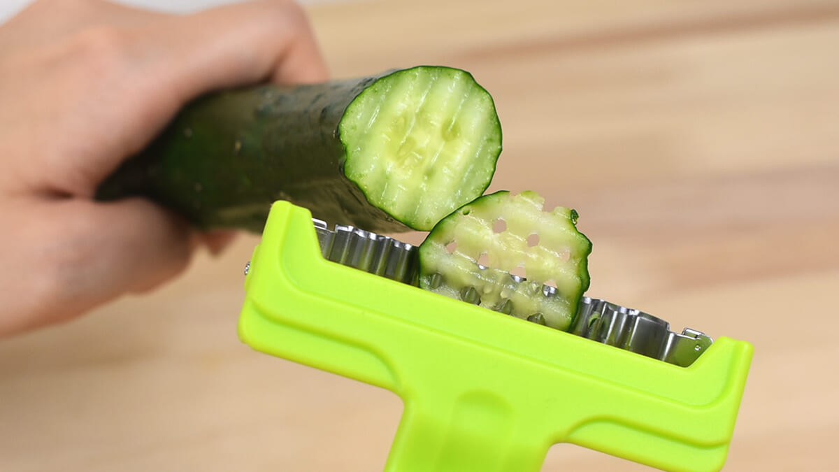 ピーラーで食材をフォトジェニックに！「王様のブランチ」で注目を集めた「ワッフルピーラー」レビュー
