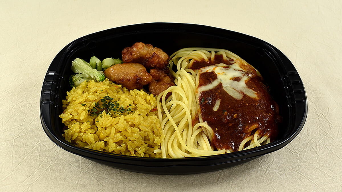 まるで“お子様ランチ”!?「どーん！ とボリュームミックスプレート」（ファミリーマート）で“ガッツリ飯”を楽しもう