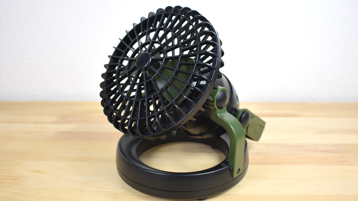 扇風機とライトが1台に!? 自由自在に角度を調節できる「FAN＆WARM LIGHT」レビュー