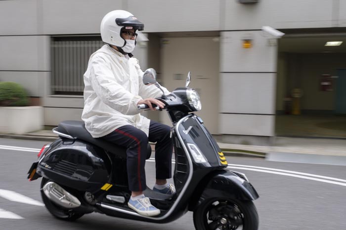 生誕75周年を記念したベスパが2台登場！ 明快にメリハリが利いた最新モデルを試乗インプレッション