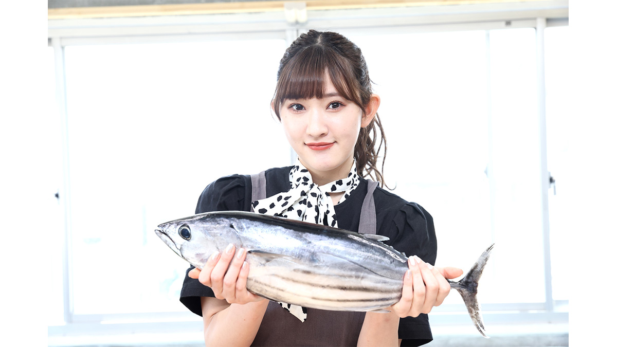 アンジュルム川村文乃がカツオの解体を実演！「食べるよりもさばくほうが好きなのかもしれません」（笑）