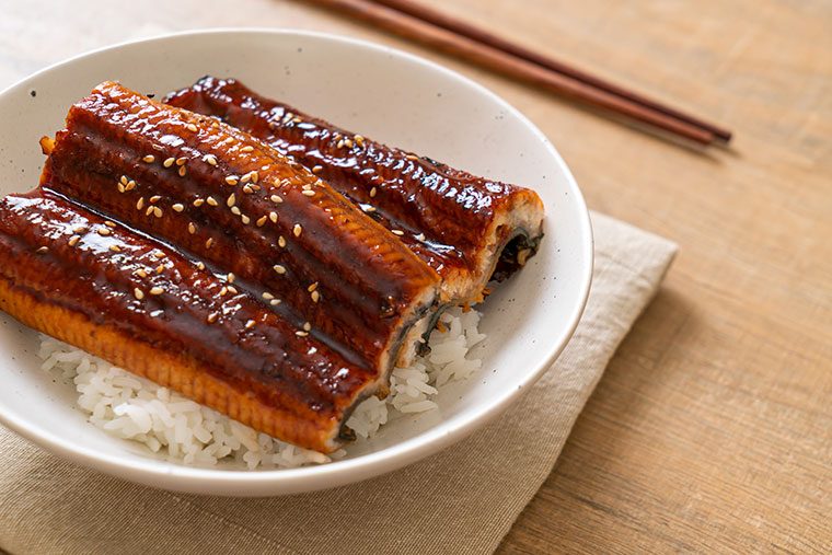 江戸時代の蒲焼はぶつ切りだった!?「土用の丑の日」に知りたいうなぎの食文化と諸問題