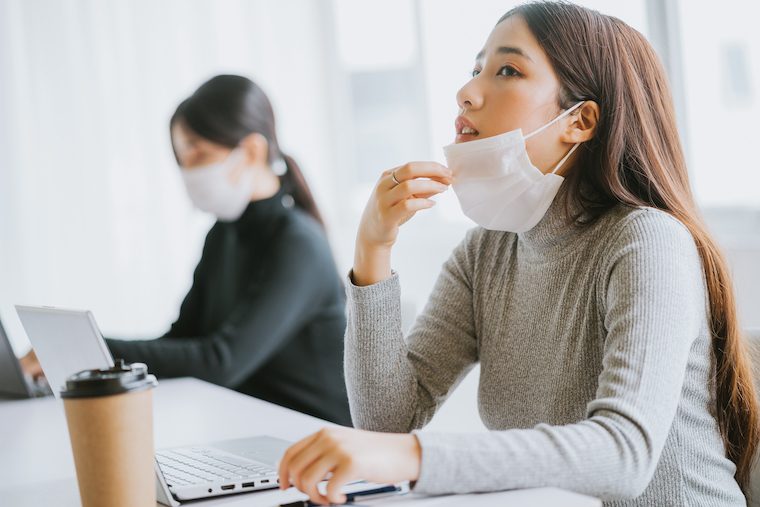 息苦しいのは間違った呼吸のせい！マスク内の呼吸法と、呼吸を整えるストレッチ