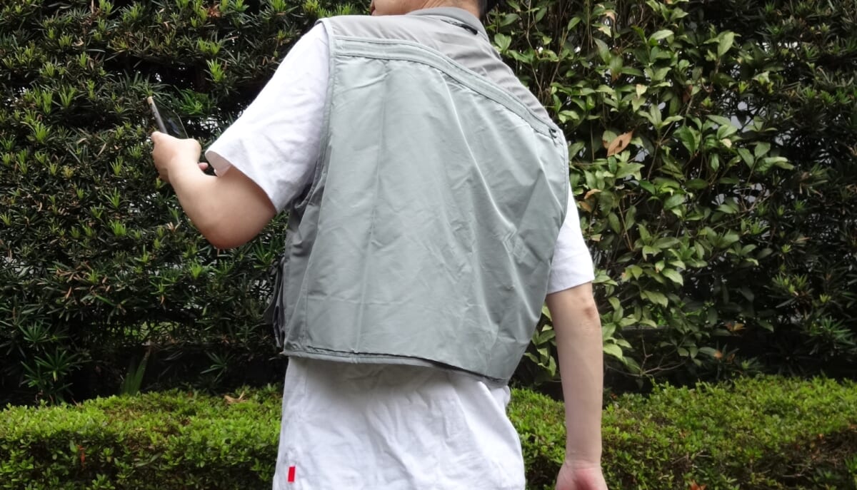 丈夫で機能性も充分な「L.L.ビーン」フィッシングベスト。この夏のスタイリングの魅力的な選択肢！