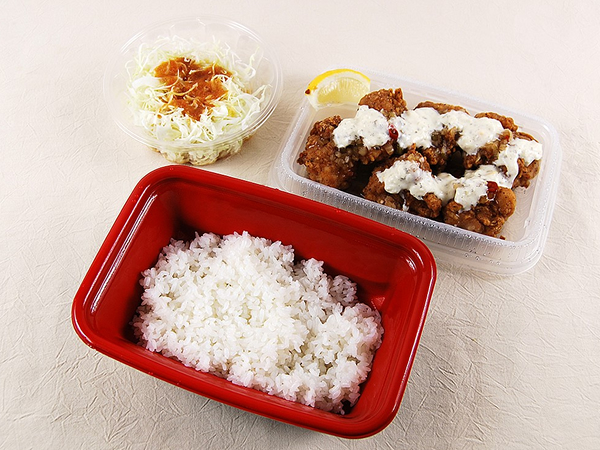 ザクザク衣の唐揚げを2種類のソースとともに。松のやの「クリスピー南蛮唐揚げ定食」が新感覚の味わい