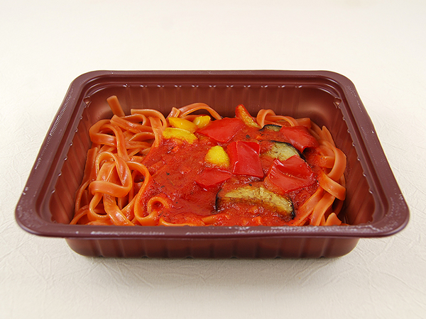 本格派の低カロリーメニュー！  ローソンの「野菜を食べる生パスタトマトソース」
