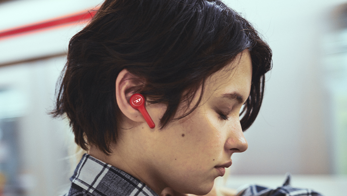 ディーゼル初の完全ワイヤレスイヤホン「DIESEL True Wireless Earbuds」が発売