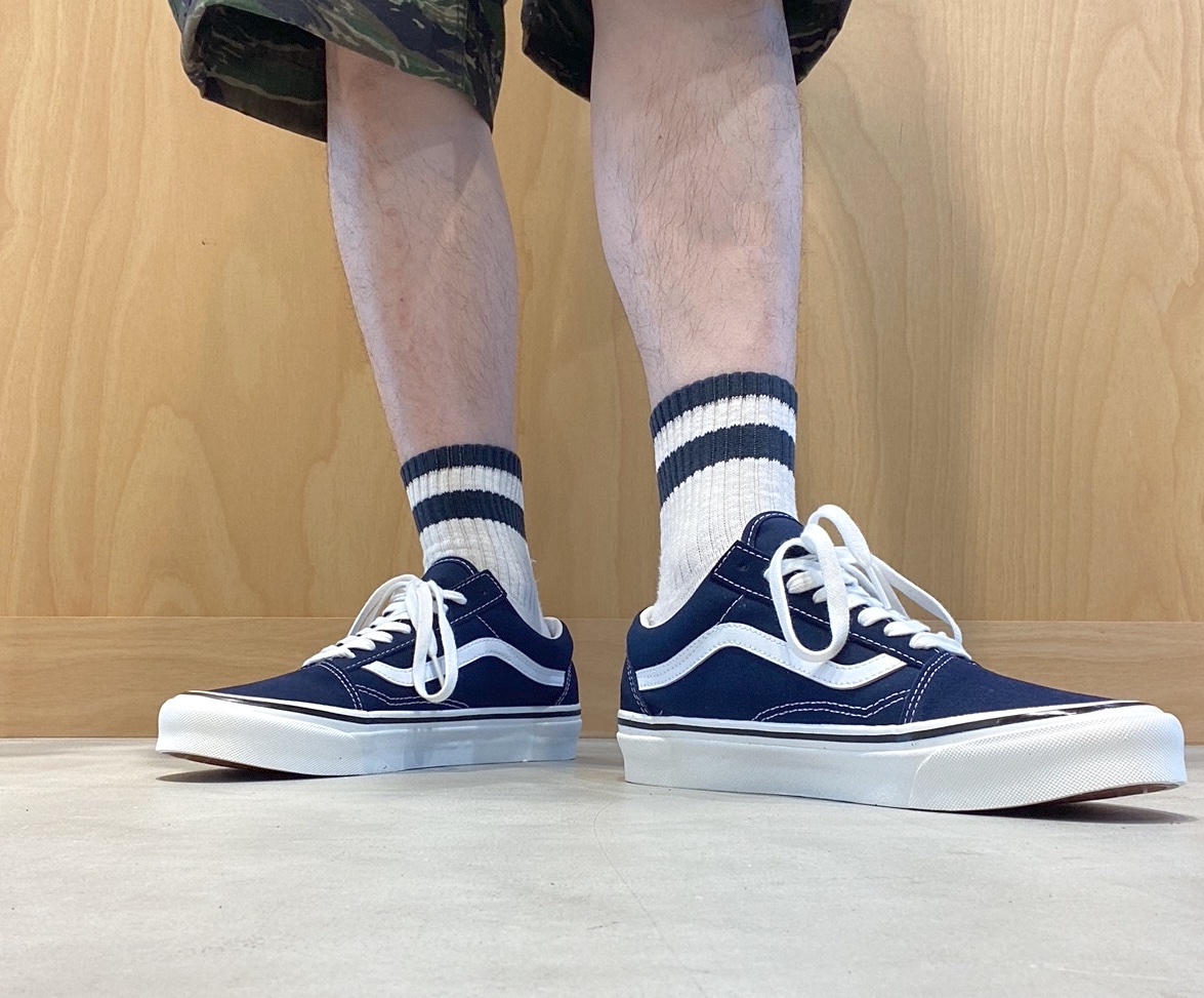 VANS創業当時の仕様で、よりシックに仕上げられた大人版「オールドスクール」