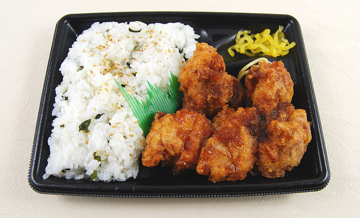 爽やか系揚げ物弁当!?  ファミマの「おろしタツタ弁当（すだちぽん酢）」