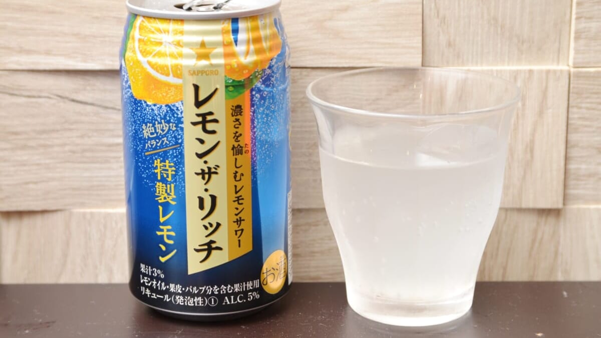 夏季限定味が発売中の「レモン・ザ・リッチ」。全4種を飲み比べてキャラクターの違いをレビュー