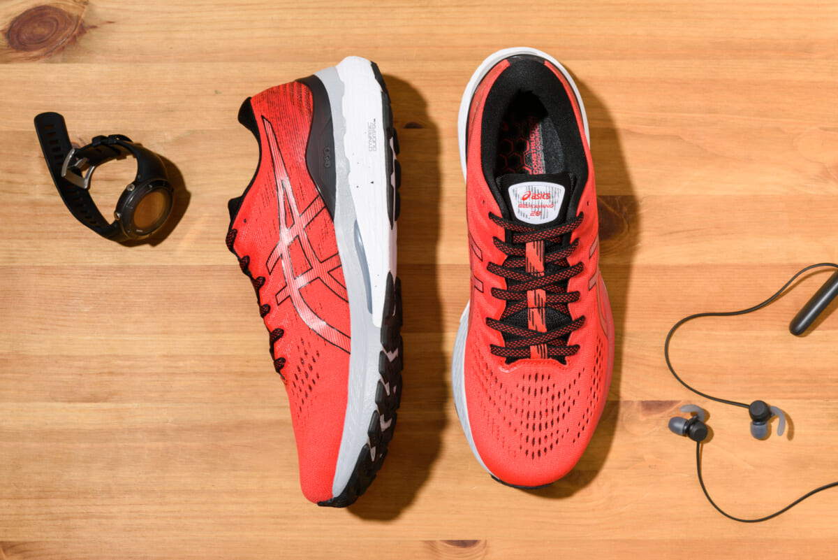 語り出せばキリがない蘊蓄だらけ！ アシックス「GEL-KAYANO 28」が走りたい人におすすめなワケ