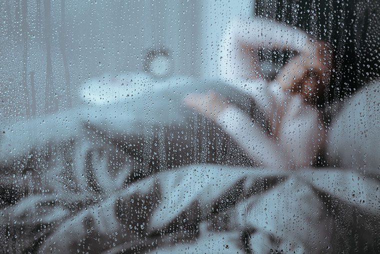 雨の日の不調は自律神経の乱れが原因！ 医師が教える「気象病」の原因と対策