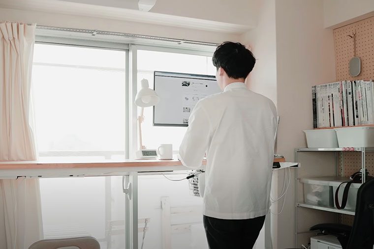 座る＆立つのハイブリッドが正解！「スタンディングデスク」で作る効率が上がる仕事環境