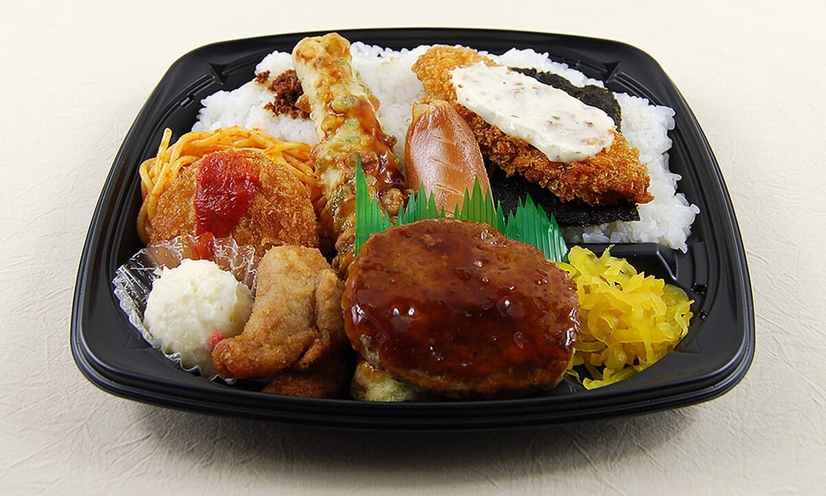 人気おかずのオールスターズ！ ボリューム満点の「びっくりのり弁」（ファミマ）