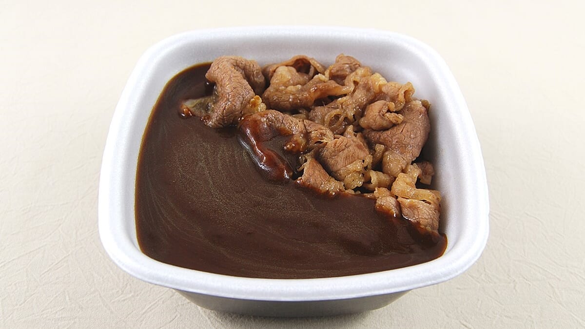 黒カレーにも負けないこってりカルビがたまらない！ 吉野家の「牛カルビ黒カレー」
