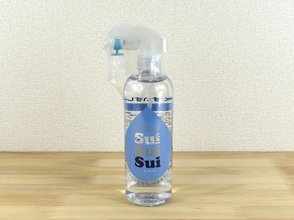 油汚れを掃除できる“水”!? 「カンブリア宮殿」でも注目を集めた「超電水すいすい水」レビュー
