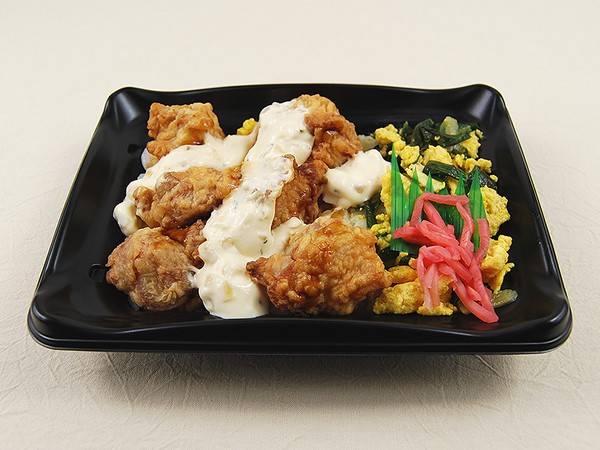 このクオリティで400円以下!? ファミマの「タルタル鶏天丼」はご飯が進むコスパ最強弁当