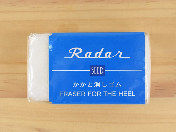 文字を消すように角質を除去!? 「めざましテレビ」で注目を集めた美容グッズ「Radar かかと消しゴム」レビュー