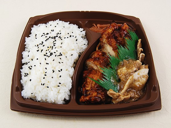 満足度抜群の“超重量級”弁当登場！ 濃い味つけがたまらないセブンの「まんぷく！ ピリ辛チキン＆豚生姜焼弁当」が激ウマ
