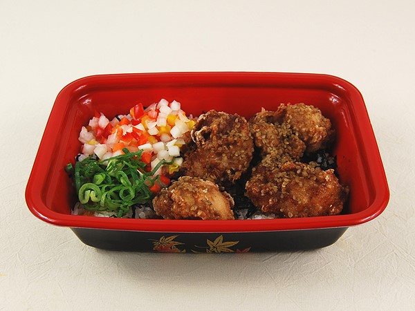 松のや自慢の「本格唐揚げ」が満を持して“どんぶり”に！ 「唐揚げ丼（やみつき胡麻醤油）」で肉の旨味を堪能しよう