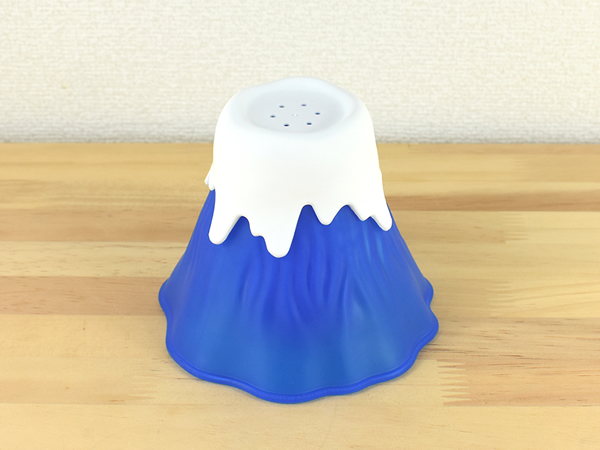 蒸気を上げる姿がかわいい！ 「土曜はナニする!?」で紹介された「ピカッと！ 電子レンジ スチームクリーナー」レビュー