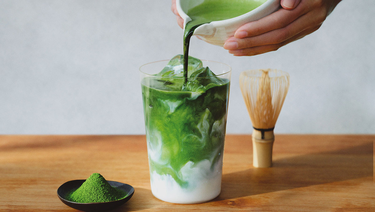 抹茶とミルクの贅沢な旨さが絶妙にマッチャ！ いま売れてる「ペットボトル抹茶ラテ」