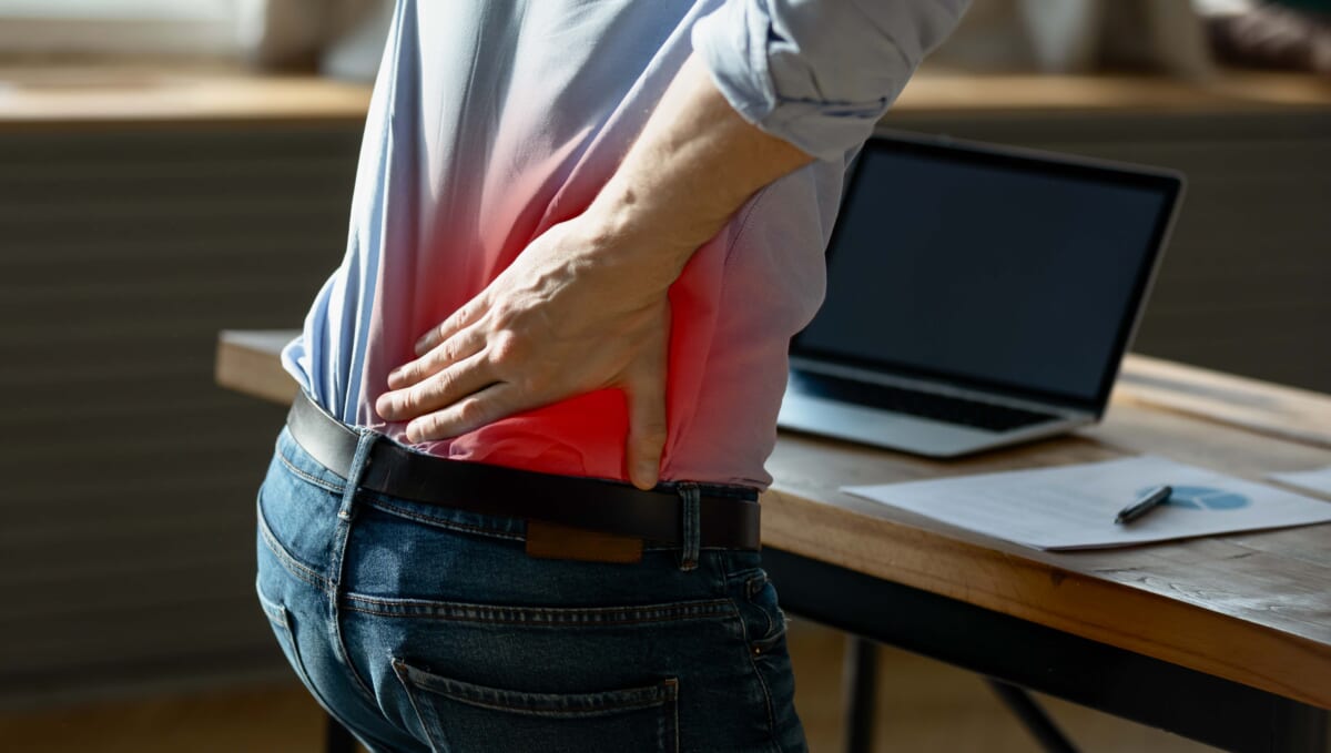 「スポーツの街」の老舗薬局店主が教えるデスクワークに最適な「腰サポーター」とは？
