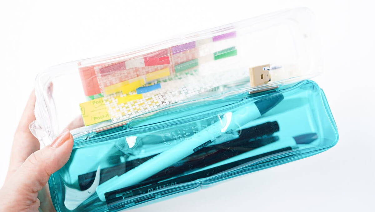 【菅未里の自腹買い文房具】透明なケースを2個くっ付けた奇抜なペンケースが実は理にかなっている理由