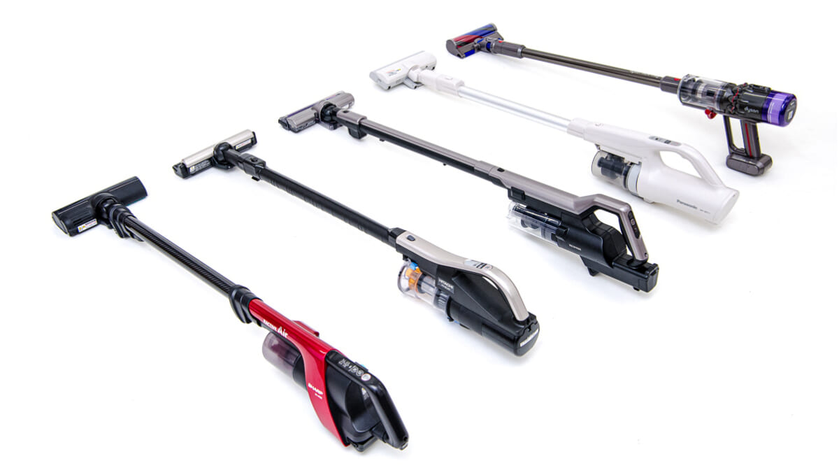 「軽くて万能な掃除機」はどれ？ 人気5モデルの「設置性・汎用性・独自機能」を一気にチェック！
