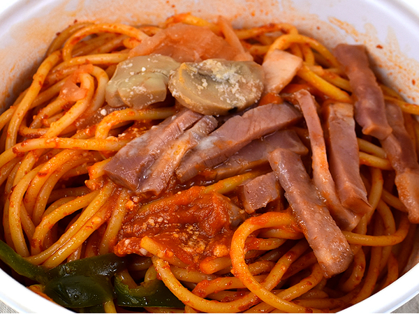 これぞ“老舗洋食店監修”の実力！ ローソンの「センターグリルお墨付き！ ナポリタン」が放つケチャップソースのまろやかな味わい