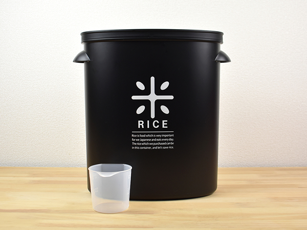 米びつを持っていない人へのプレゼントに！ お米のスッキリ収納＆保管ができる「RICE お米袋のままストック5kg用」レビュー