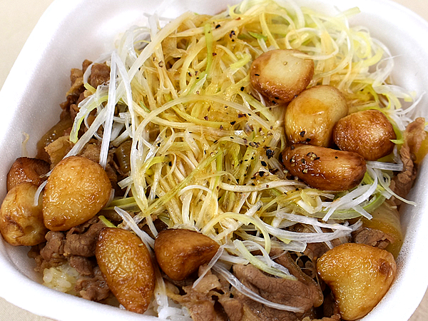 にんにくたっぷりでスタミナ抜群！ すき家の「にんにく白髪ねぎ牛丼」はピリっとした辛味とシャキシャキ感も魅力的