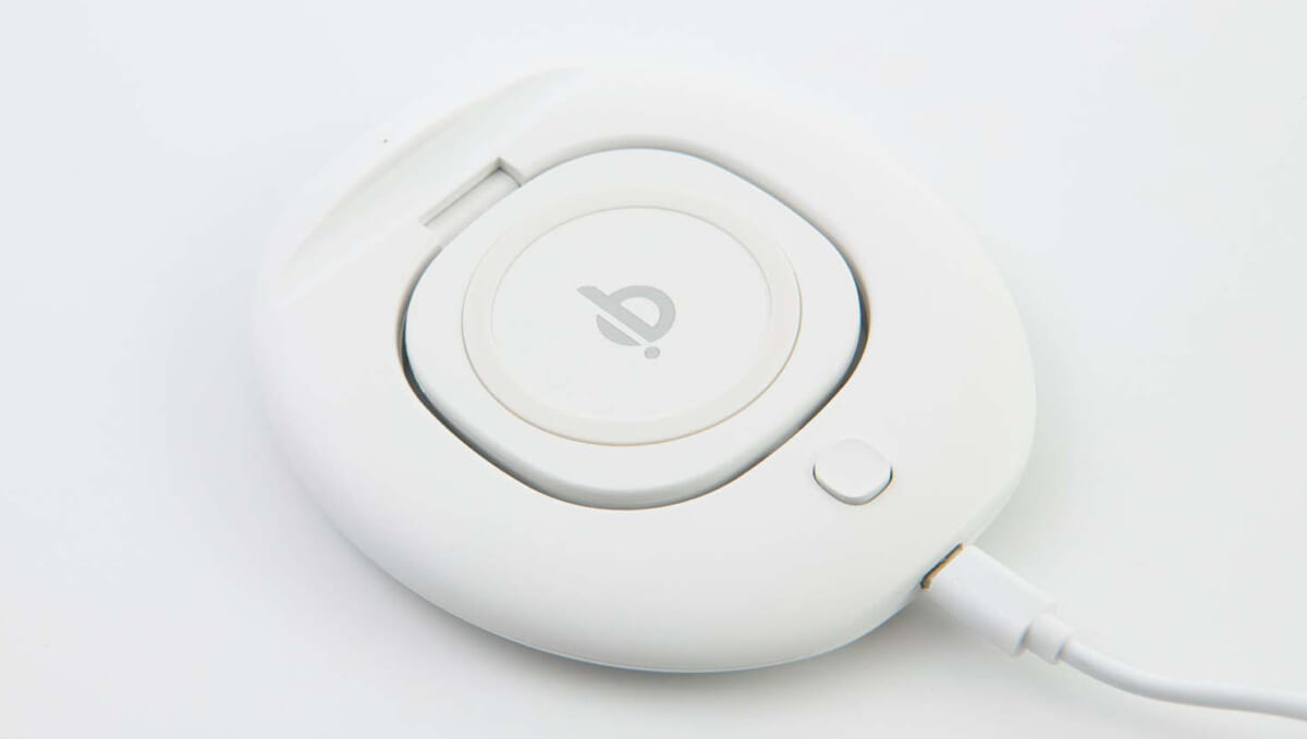 ワイヤレス充電器がキッチンの「ながら視聴」にぴったり！「3COINS」スタッフ激オシの傑作アイテム【キッチン編】