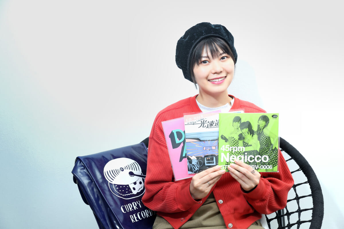 Negicco・Megu、アナログレコードの魅力を熱弁！「デジタルにない“ひと手間”に触れてほしい」