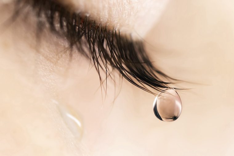 泣いてストレス発散・不眠解消・美容にも！ 脳生理学者が教える「涙」の効果と目の腫れを翌朝に残さないコツ