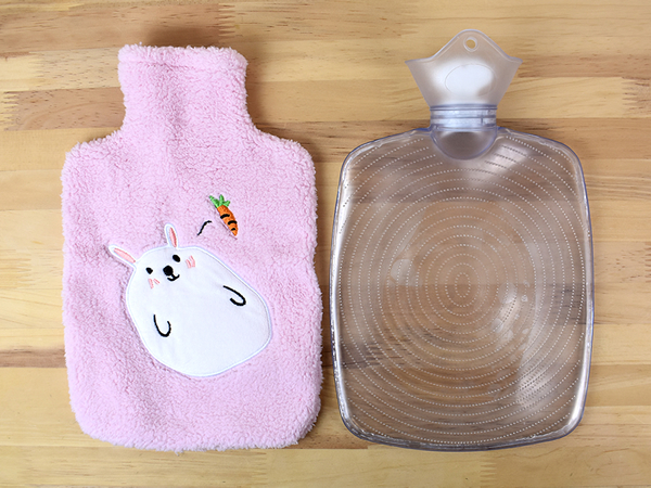 気づいたら朝を迎えるほどの心地よさ!? 優しい温もりに包まれる「湯たんぽ（うさぎ）」レビュー