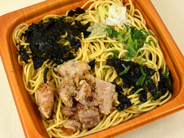 ツンっとくるわさびがポイント!? ファミマの「和パスタ 鶏塩焼きとわさび」にハマる人が続出している理由