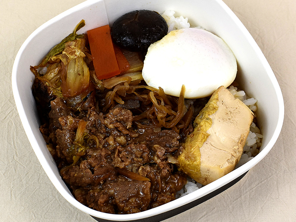 牛肉×黄身の組み合わせが反則級にうまい… セブンの期間限定商品「柿安監修牛すき焼丼」は1度食べないと大損!?
