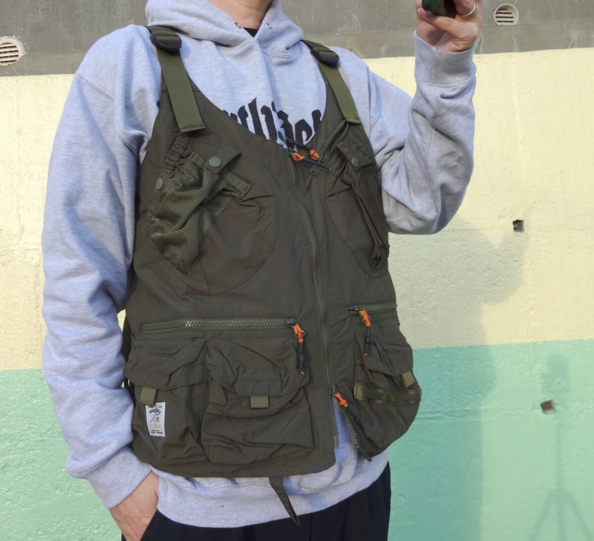 バッグ要らずの「TEBURA VEST NC ver」があれば、外＆街遊びがめちゃ快適になる！