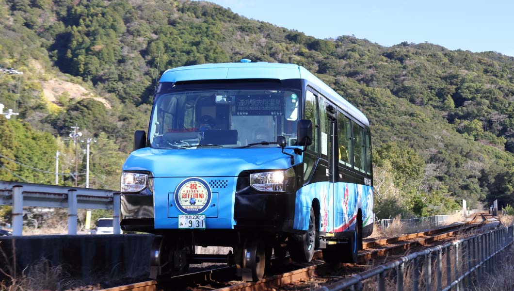 いよいよ運転開始！レールと道路を走る世界初のDMV路線「阿佐海岸鉄道」を探訪した【前編】