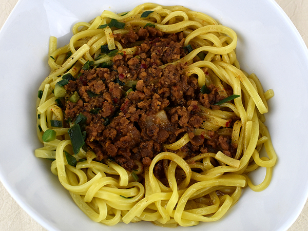 298円でこの仕上がりはすごすぎる… ファミマの「麺屋こころ監修台湾まぜそば」はコンビニ商品の限界を突破!?