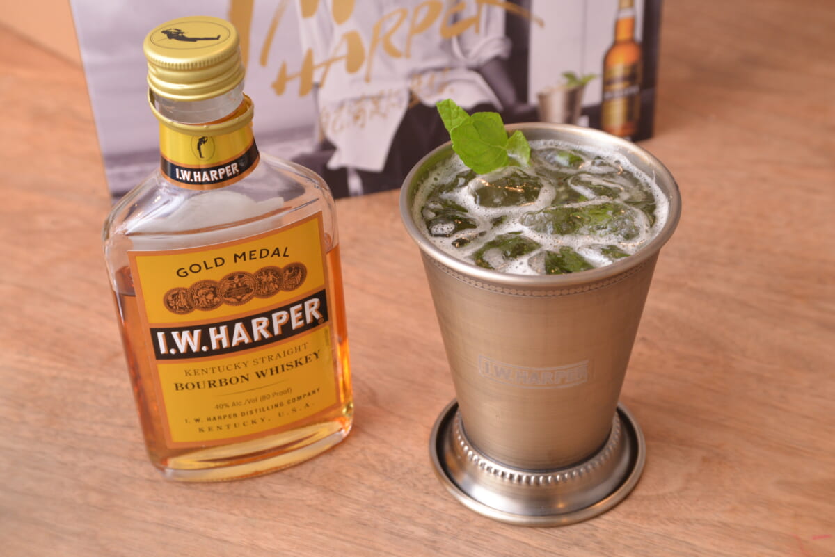 ウイスキーカクテル入門に最適！人気バーボン「I.W.ハーパー」のミントジュレップで家飲みをアップデート