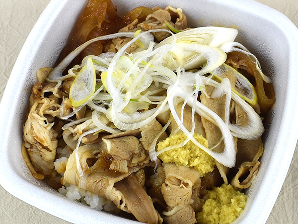 小さな巨人が大活躍!? 吉野家の「豚の生姜焼き丼」は“ダブル生姜”の爽快感が半端ない…
