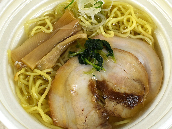 GLAY・TERUがまさかの反応！ セブンの「函館 星龍軒監修 塩ラーメン」が醸し出す芳醇な塩スープの香り