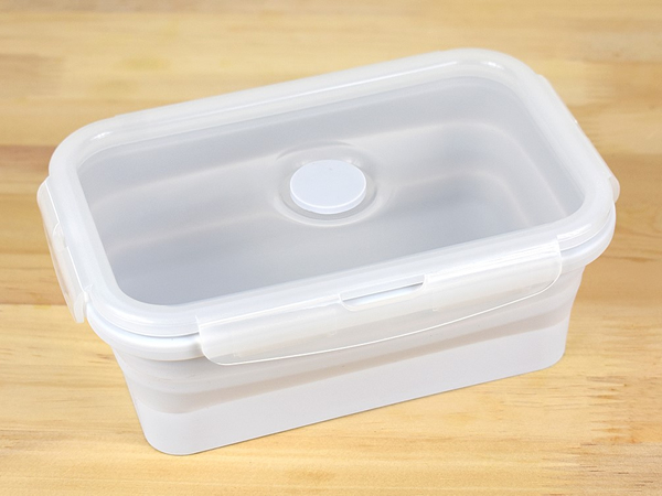 “保存容器あるある”をすっきり解決！ 収納に便利な「たためる保存容器（シェイプ 800ml グレー）」レビュー