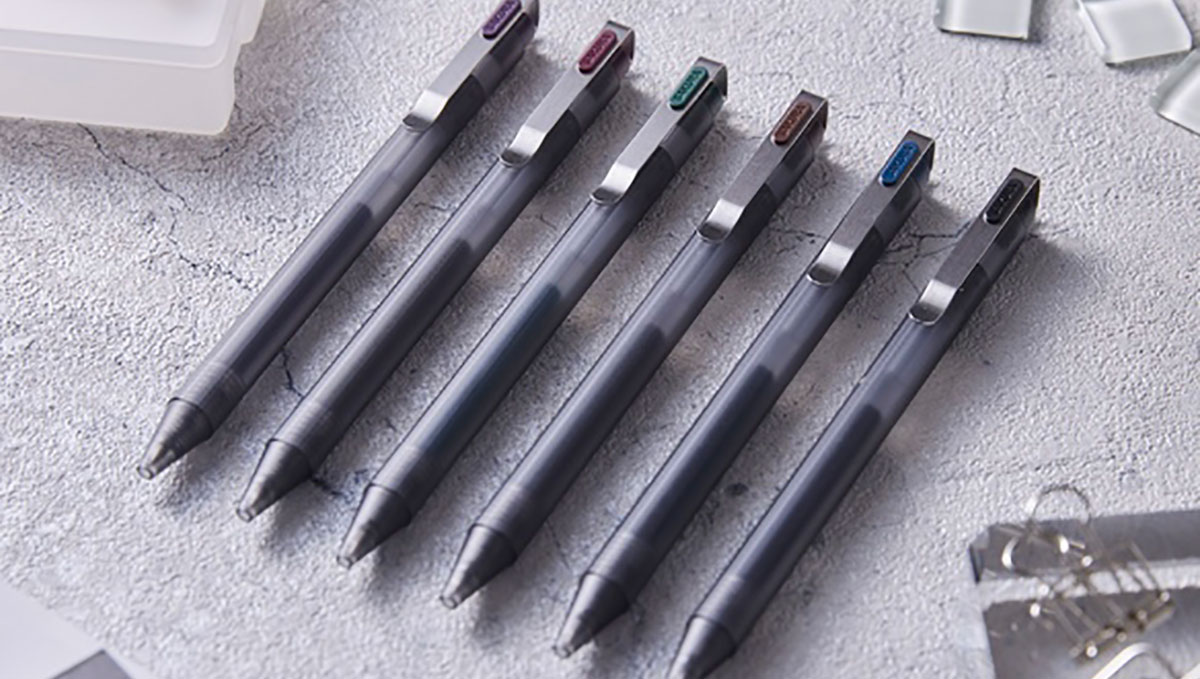 数量限定！ 「ボールサインiD」にスケルトンとブラックの本体軸登場。インキの色は“黒”6色