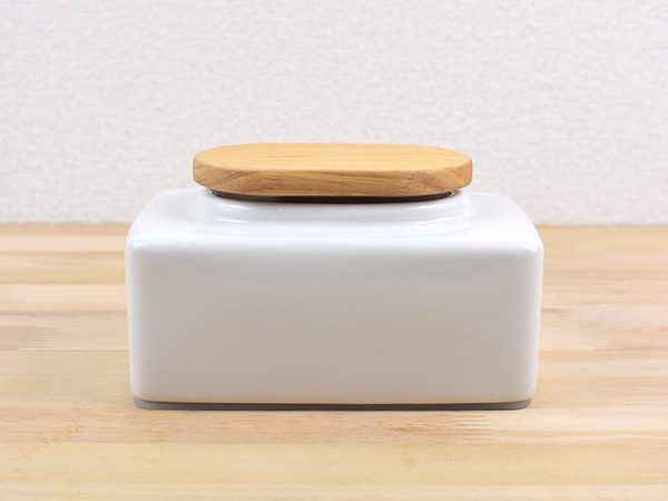 磁器製で高級感バツグン！ ウェットティッシュをおしゃれにストックできる「ウェットティッシュケース（ラポット ホワイト）」レビュー